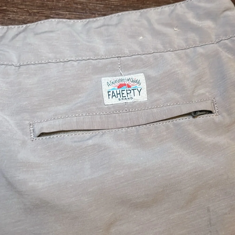 FAHERTY MEN'S ALL DAY SHORTS IN KHAKI EUC 36